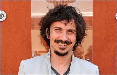 Quelle pièce de théâtre Arnaud Tsamere a-t-il faite ?