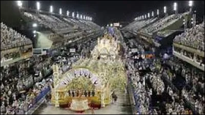 Quelle est cette grande ville du Brésil en fête ?