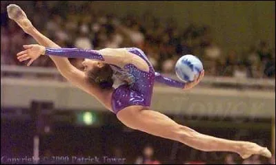 Parmi ces gymnastes, laquelle a déjà porté un justaucorps sans jupette ?