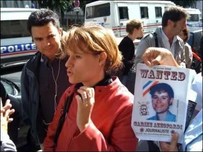 Journaliste  France 3, Carine Azzopardi a t convoque cette semaine par la police judiciaire pour tre entendue dans le cadre de l'affaire de la vido du 'Sarkozy off'. A qui l'a-t-on confronte ?