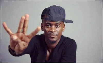 Son origine est mauricienne.