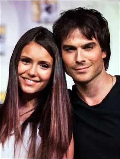 Qui Elena choisit-elle dans les dernières saisons ?