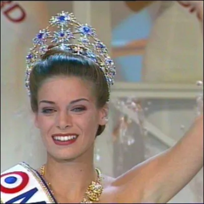 Laure Belleville a été élue Miss France 1996. Tout comme Mélody Vilbert, son élection a une particularité. Que s'est-il passé pour la première fois ?