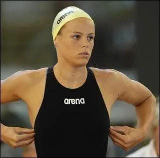2005. Laure Manaudou remporte la mdaille d'or du 400 mtres nage libre du monde de natation  Montral.