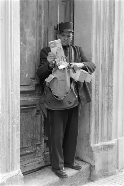 Mon père était employé des postes. Quel nom portait son administration de tutelle ?