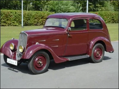 À ma naissance, papa a changé sa vieille Peugeot de 1941 (en photo) par une petite Renault de 1958 avec un quatre dans son nom. En tenant compte de l'année du véhicule quel était le modèle ?