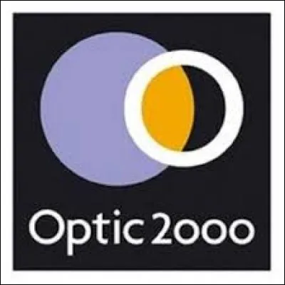 Quel chanteur incarne la marque Optic 2000 depuis 2002 ?