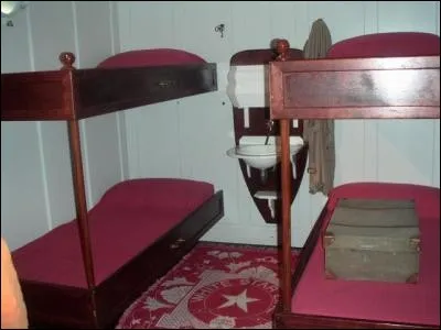 Le jeune homme est un passager de...