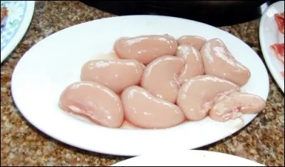 Vous avez faim, en effet vous avez mal mangé avant. Vous vous ruez donc sur ce plat qui paraît appétissant. Une fois l'assiette dévorée, on vous annonce que c'était des...