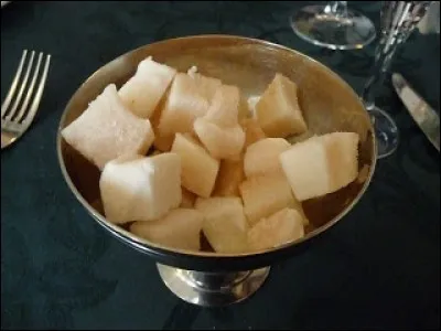 Suite du périple culinaire : Reykjavík. On vous sert du requin fermenté : le hákarl. Que signifie hákarl ?