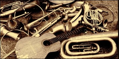 Année noire pour la musique, 2016 a vu de grands chanteurs-compositeurs décéder. Lequel est toujours vivant et a sorti un album en 2016 ?