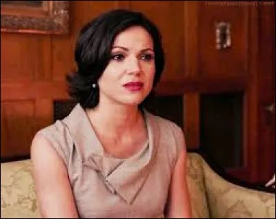 Quel rôle Regina occupe-t-elle à Storybrooke ?