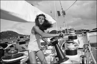 « Si je devais me réincarner, j'aimerais que ce soit en dauphin. » est une citation de Florence Arthaud. À l'heure d'aujourd'hui (en 2016), elle est la seule femme à avoir gagné une course transatlantique en solitaire. Laquelle ?