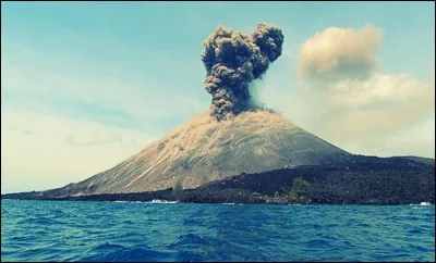 En 1883, le volcan Krakatoa explosait en libérant assez d'énergie pour qu'une vague fasse le tour du monde.
