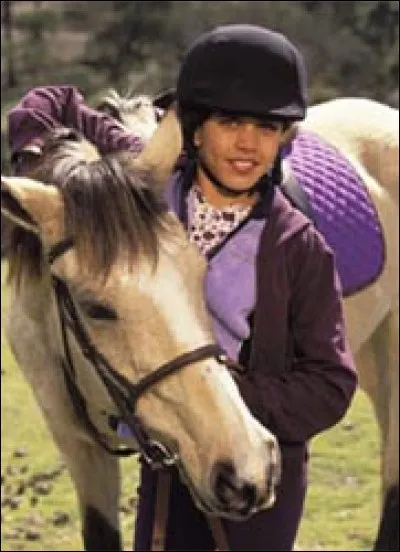 Comment s'appelle le cheval de Carole ?