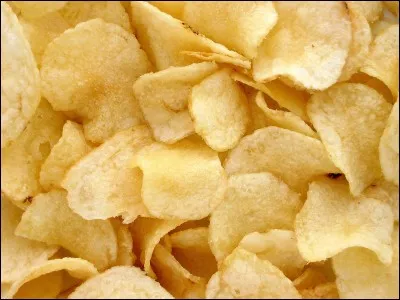 En classe,tu manges un paquet de chips et écoute de la musique.En tant qu'élève,si la prof est fachée,que fais-tu?