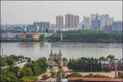En descendant ce fleuve, j'aurai la Russie &agrave; ma gauche et la Chine &agrave; ma droite : de quel fleuve s'agit-il ?