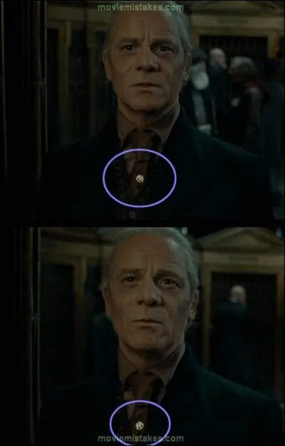 Quelle lettre a changé de sens sur ce pin's ?