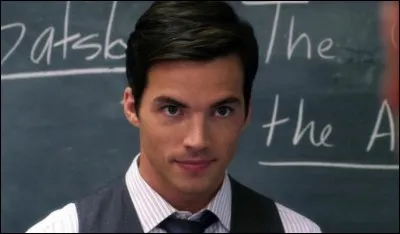 Quel acteur joue le rôle d'Ezra Fitz ?