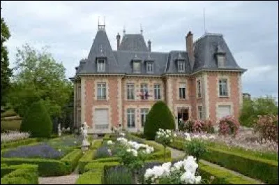 Je vous emmène à Sampigny, où nous découvrirons le Château du Clos (appelé aussi le Clos Poincaré). Village Meusien, il se situe dans l'ancienne région ...