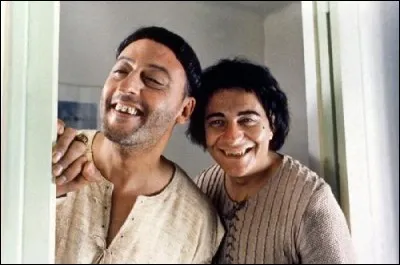 14e : Comédie française populaire, ce film a conquis le public français avec un humour potache et des répliques cultes. Comme tous les grands succès, le film a eu droit à des suites :