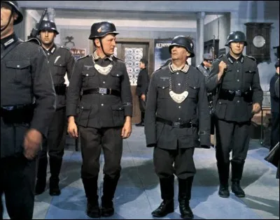 5e : Film comique français, il est longtemps resté le film qui a fait le plus d'entrées au cinéma. Vu et revu, ce film est devenu culte, les fameuses répliques et les acteurs aussi :