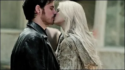 Qui n'a pas été le petit copain d'Emma ?