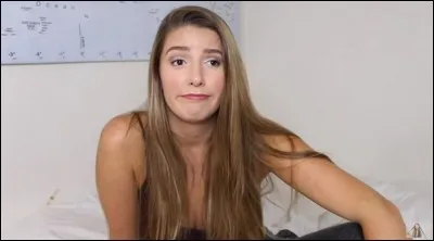 Oh non, _____ prend conscience que c'était elle dans ce lit...