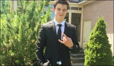 Grâce à quel réseau social s'est-il fait connaître ?