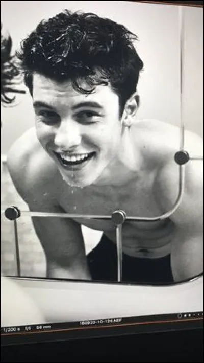 Que voulait-il devenir avant d'être un chanteur ?