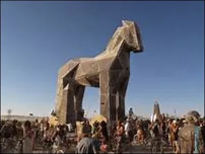 Dans la mythologie grecque, en quelle matière était fabriqué le cheval de Troie ?