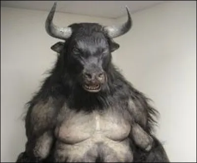 Quel héros grec massacra le Minotaure ?