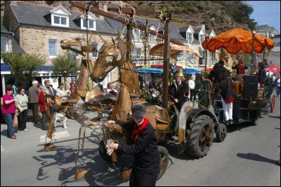 Fin avril, la commune d'Erquy, dans les Côtes d'Armor, fête la fin de la campagne de pêche d'un mollusque. Quelle est cette fête traditionnelle ?