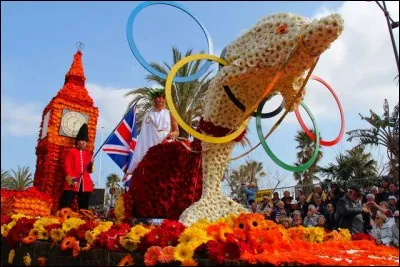 En mars, quel événement festif et floral égaie les rues de la commune varoise du Lavandou ?