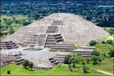 Quelle civilisation a donné le nom Teotihuacán ?