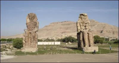 Quel est le nom de ces statues de près de 20 m ?