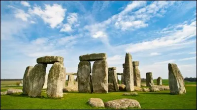De quelle époque date Stonehenge ?