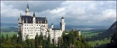 Qui a fait construire le château de Neuschwanstein ?