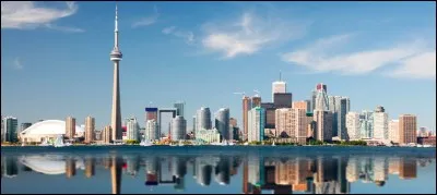 Quel monument se situe à Toronto ?