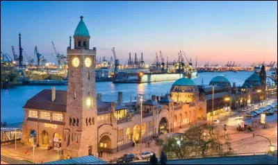 Quelle est cette ville qui a donné son nom aux hamburgers ?