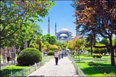 Quel nom ne désigne pas Istanbul ?