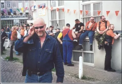 Cette question me taraude, où peut-on bien fêter le Queen's Day ?