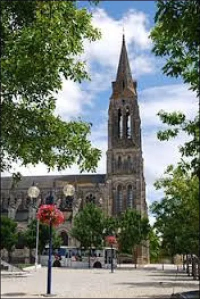 Nous partons &agrave; la d&eacute;couverte de Lesparre-M&eacute;doc. Ville aquitaine, sous-pr&eacute;fecture de son d&eacute;partement, elle se situe ...