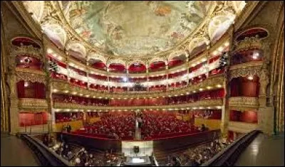 Il voudrait aller à l'o__ra.