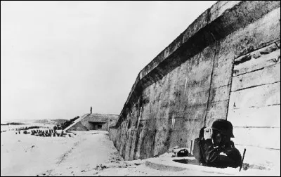 Quel était le nom des lignes de fortifications qui longeaient les côtes du Danemark, de la France et de la Norvège ?