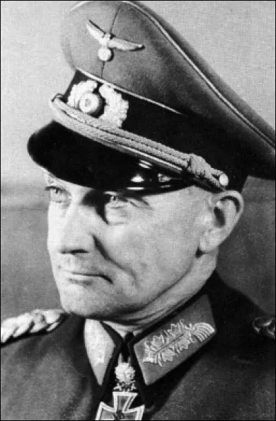 Quel était le nom du général allemand qui commanda l'offensive dans les Ardennes en 1944 ?