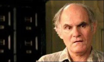 Parmi ces métiers, lequel le père Maxence n'exerce-t-il pas dans le pensionnat ?