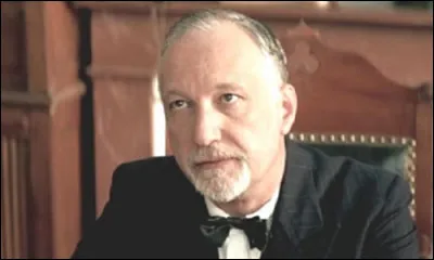 Comment s'appelle le directeur du pensionnat ?