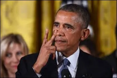 Je ___ en larmes devant ce film triste.