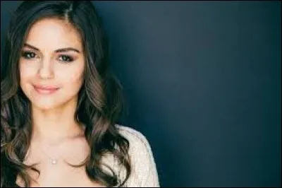 Comment Rayna Cruz traque-t-elle les vampires ?